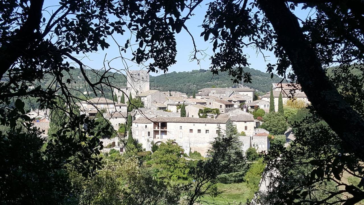Hostel Les Terrasses Du Roc Saint-Andre-de-Roquepertuis ภายนอก รูปภาพ