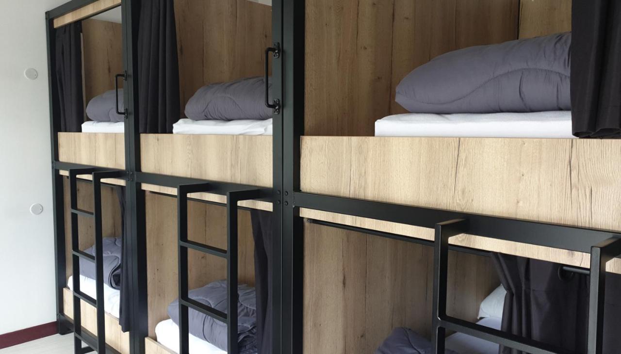Hostel Les Terrasses Du Roc Saint-Andre-de-Roquepertuis ภายนอก รูปภาพ